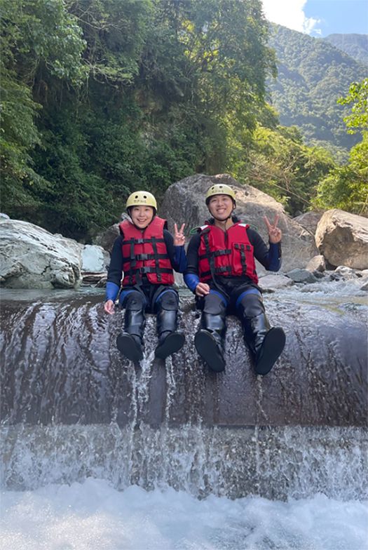 溯溪防寒衣裡面穿什麼? 溯溪防寒衣裡面穿什麼?